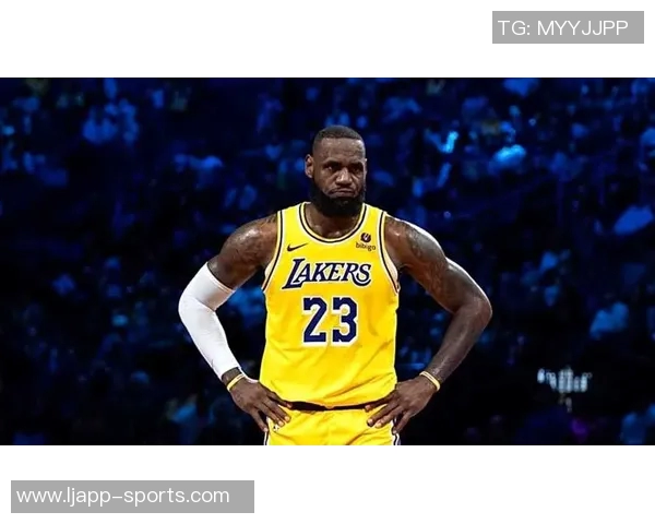 詹姆斯专注精神引领球队AD称其对教练和队友要求严格 詹姆斯专注精神引领球队AD称其对教练和队友要求严格