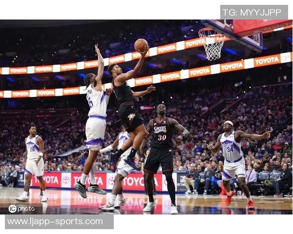 马克西表现稳定全场22投10中三分命中率提升砍下29分3抢断助球队取胜